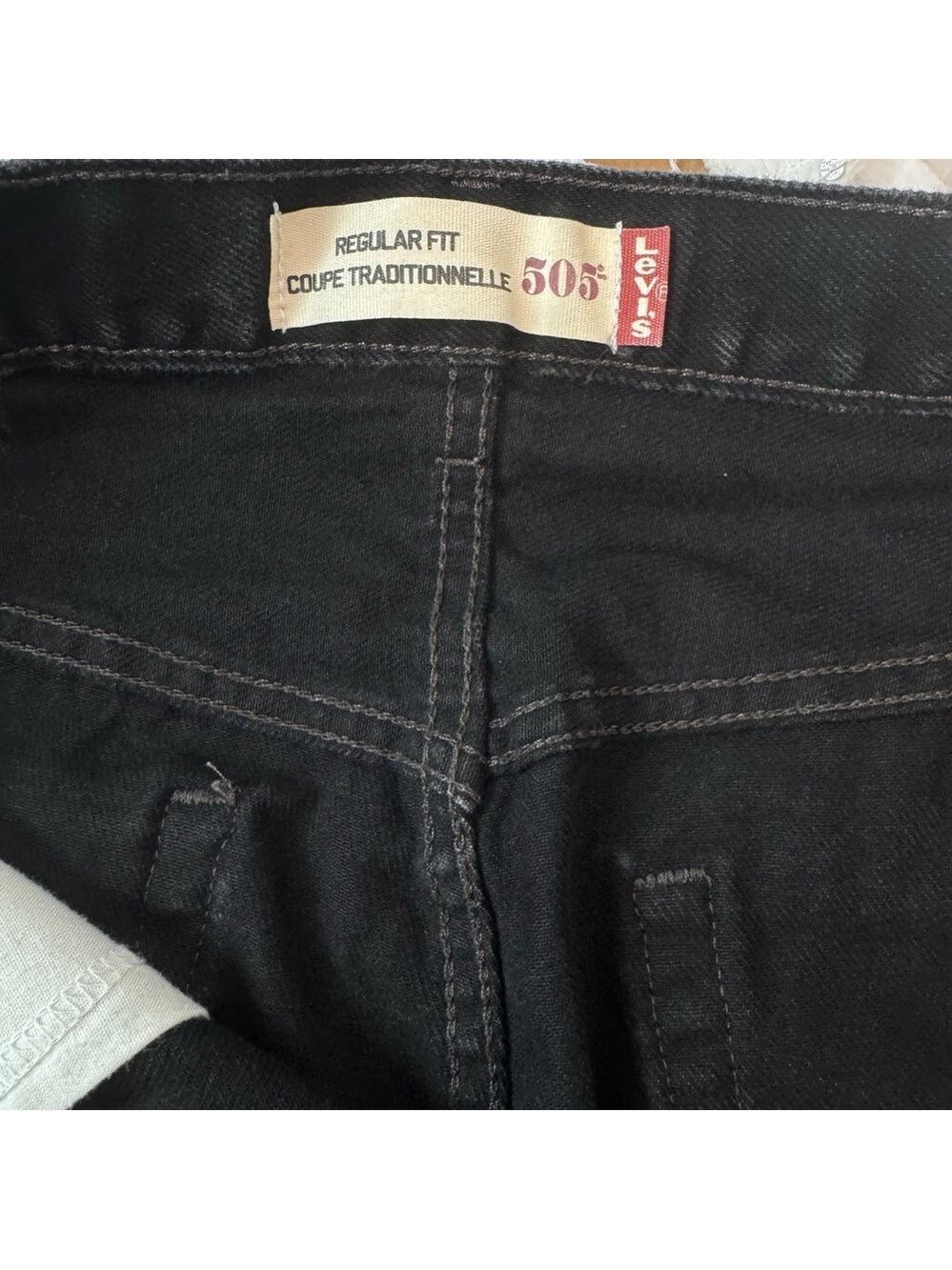 Levi’s 505 Men’s Black Jeans Size 38x30 (Inseam 28”) Regular Fit Made in Mexico - Picture 5 of 7